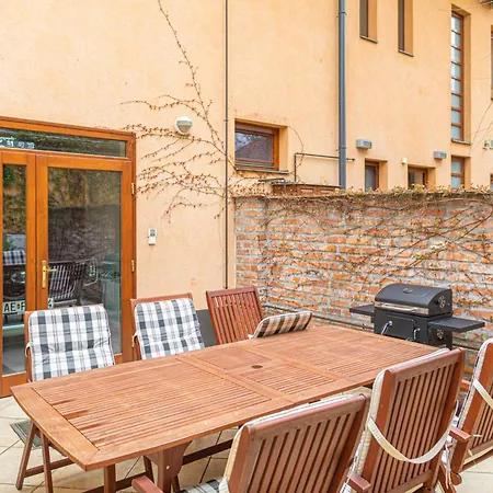 Komlo - شقة غيولا