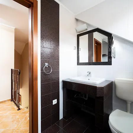 Komlo - * غيولا