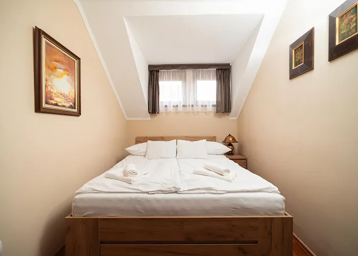 Komló - Apartman Gyula